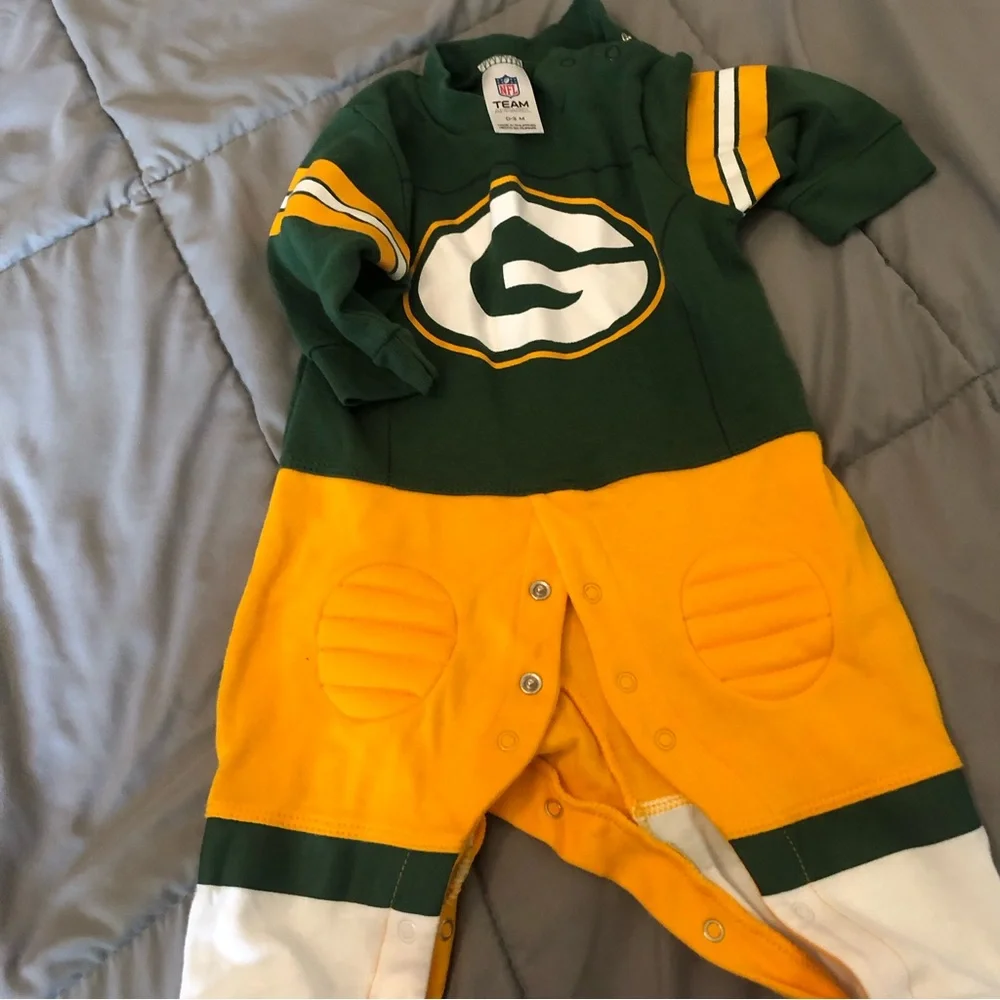 Sale!🏈Infant Packer clothes bundle. Items are 0-9 months. Like new or brand new. - Picture 9 of 10
